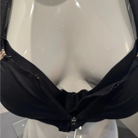 Black Zipper Front Sports Bra - Picture 2 of 4